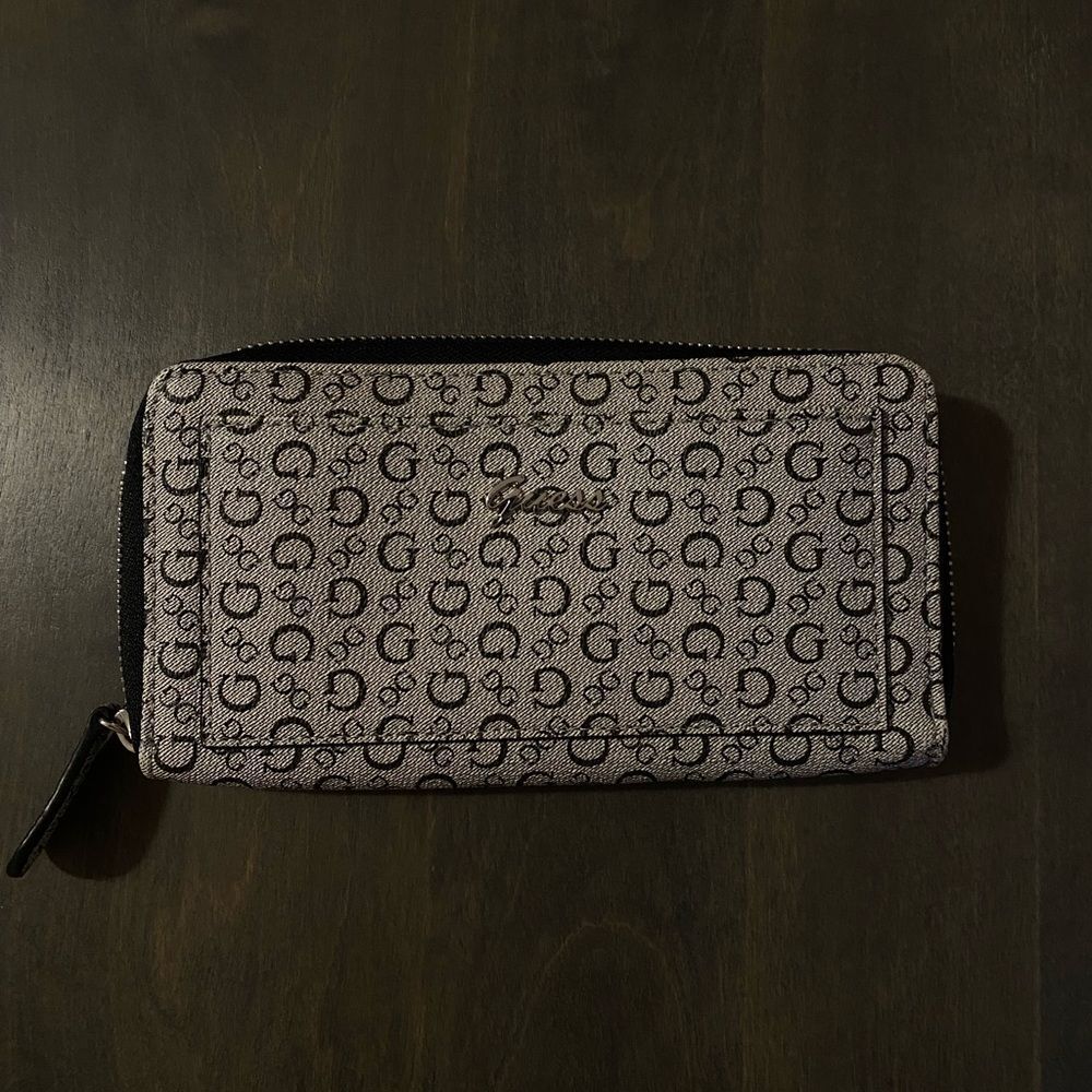 GUESS wallet
